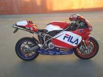 Ducati numerada réplica fila... Aprilia rsv 1000