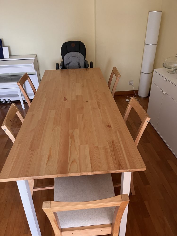 Mesa e cadeiras Pinntorp