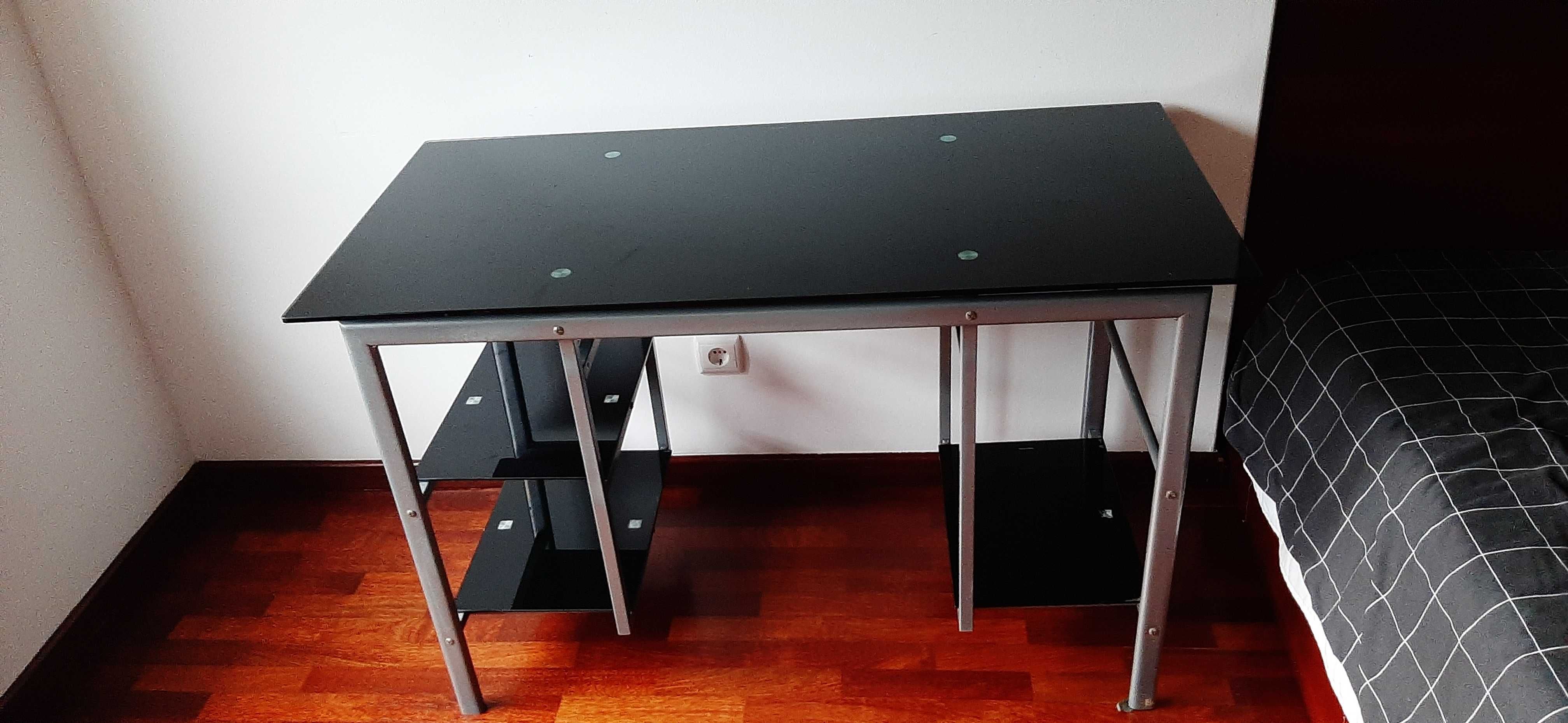 Mesa em vidro para computador ou estudos