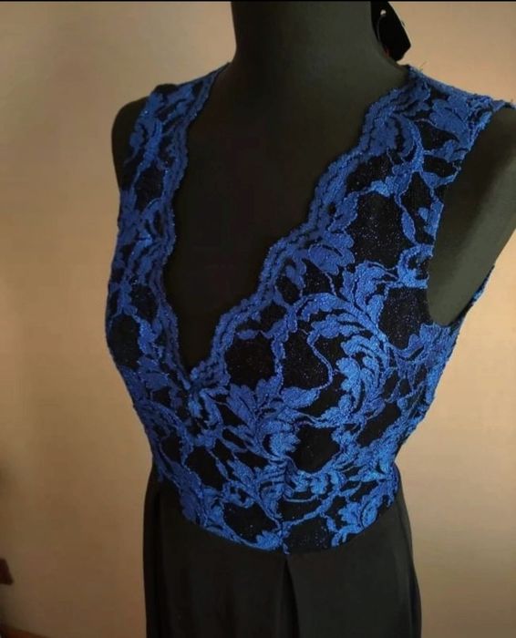 Sukienka maxi z chabrową górą koronkową  z dodatkiem brokatu