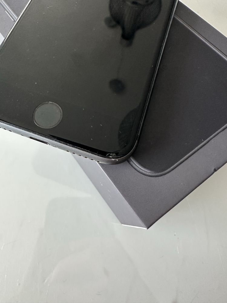 IPhone 8 czarny 64 GB