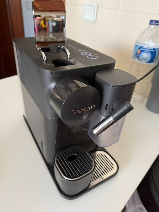 Lattissima One Nespresso Shadow Black