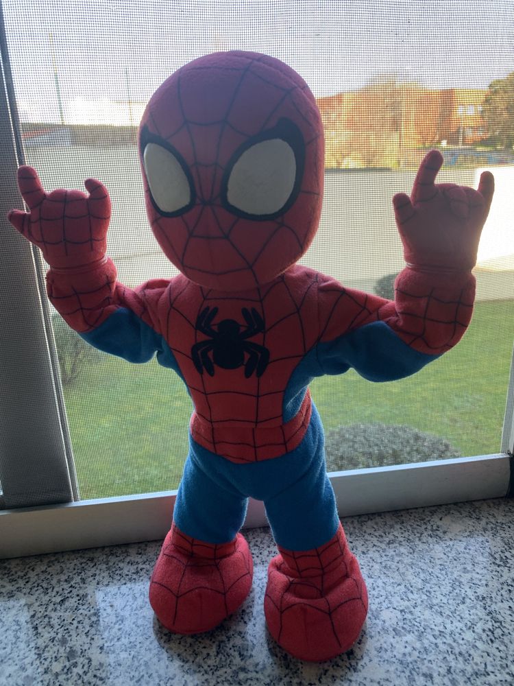 Boneco homem-aranha com movimento e som