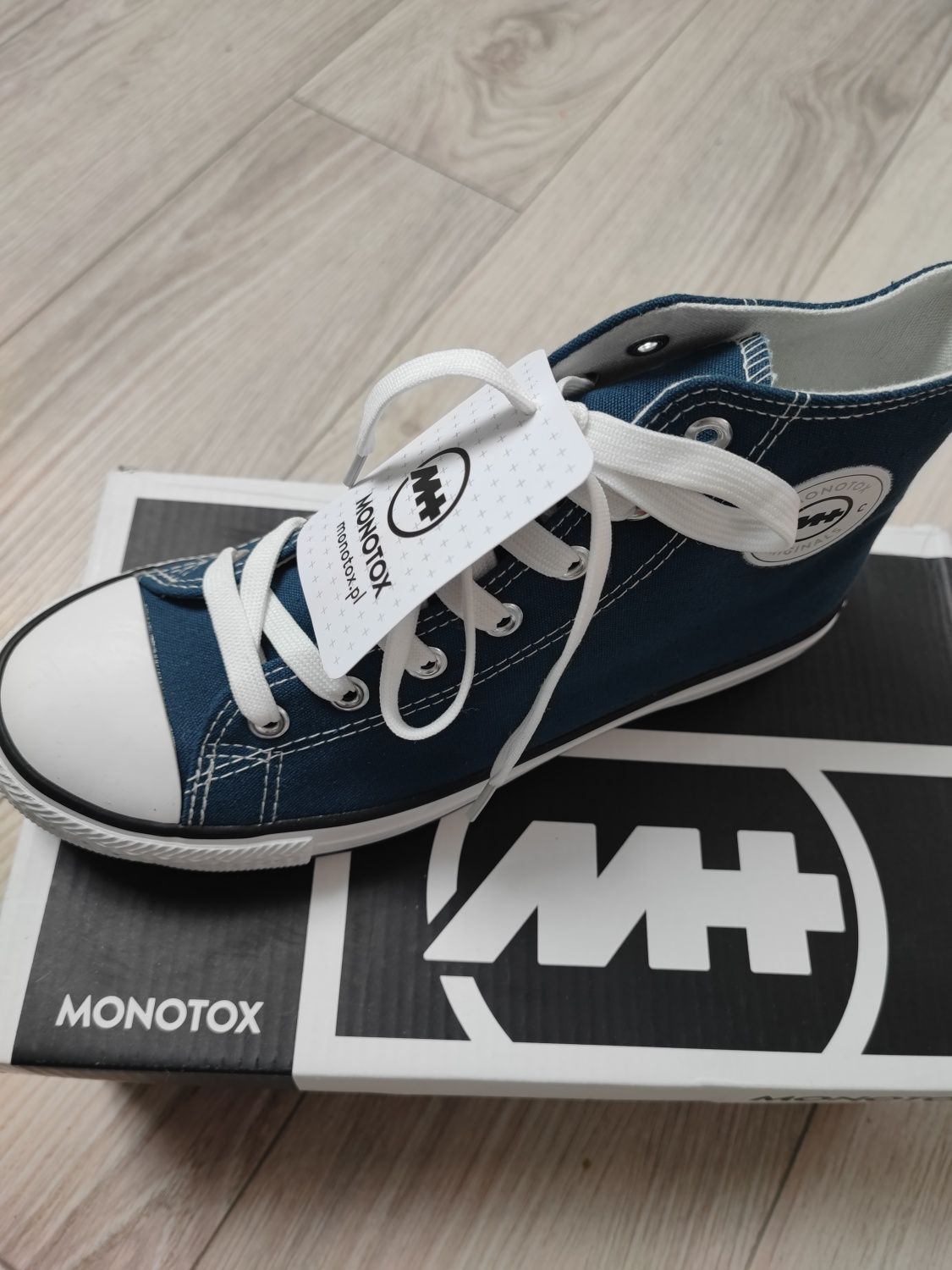 Trampki nowe Monotox