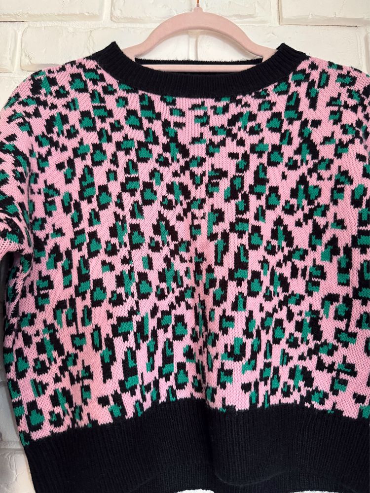 Nowy wzorzysty sweter Sinsay