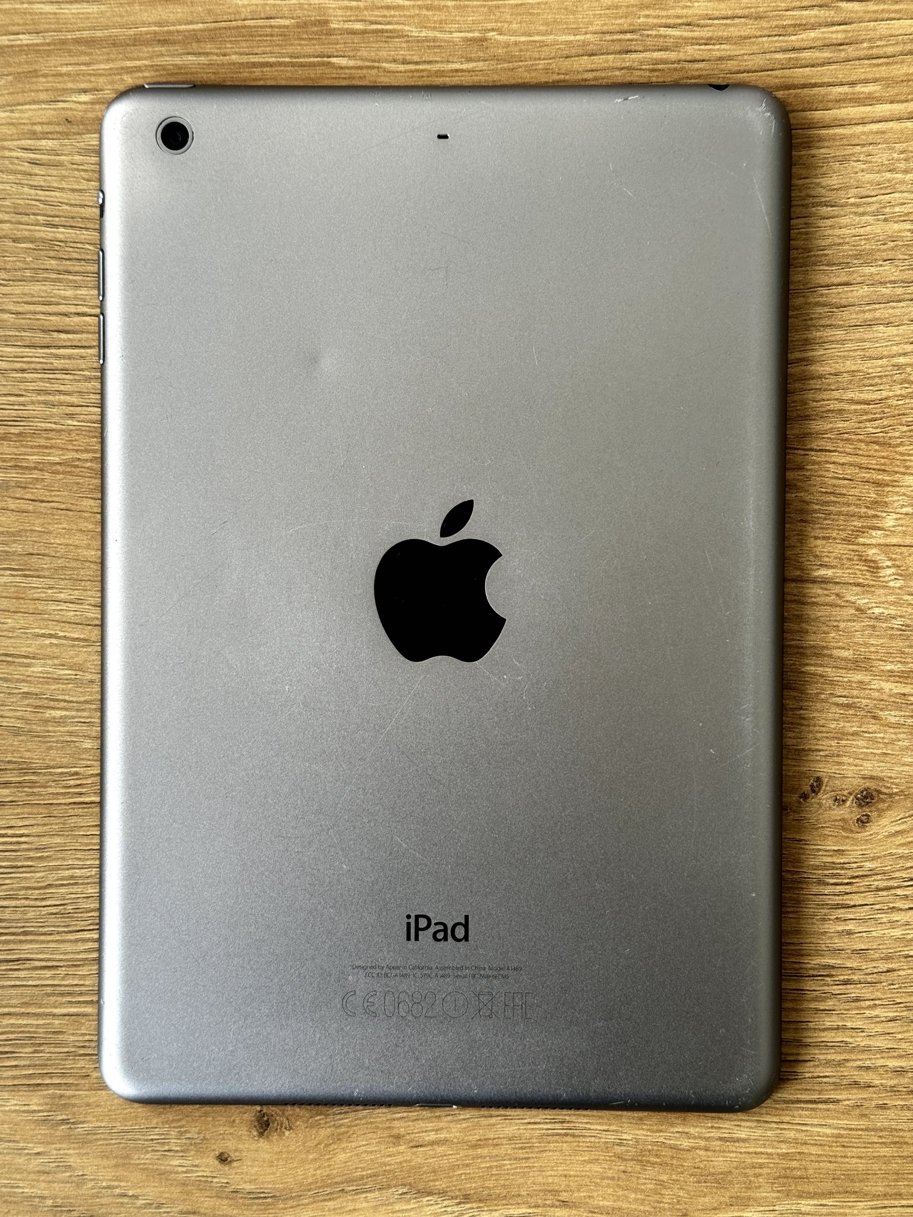 Планшет Apple iPad mini 2 16Gb Space Gray (ME276)