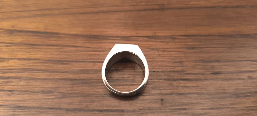 Anel de homem com pedra preta