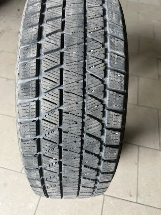Шини б/в. зима 235/65/18. Bridgestone Blizzak DM-V3