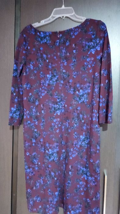 Bordowa sukienka w kwiaty