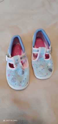 Мокасини тапочки взуття для дівчинки розмір 25 - 26 взуття в садочок