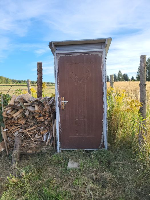 Wc, toaleta, wychodek sławojka kibel