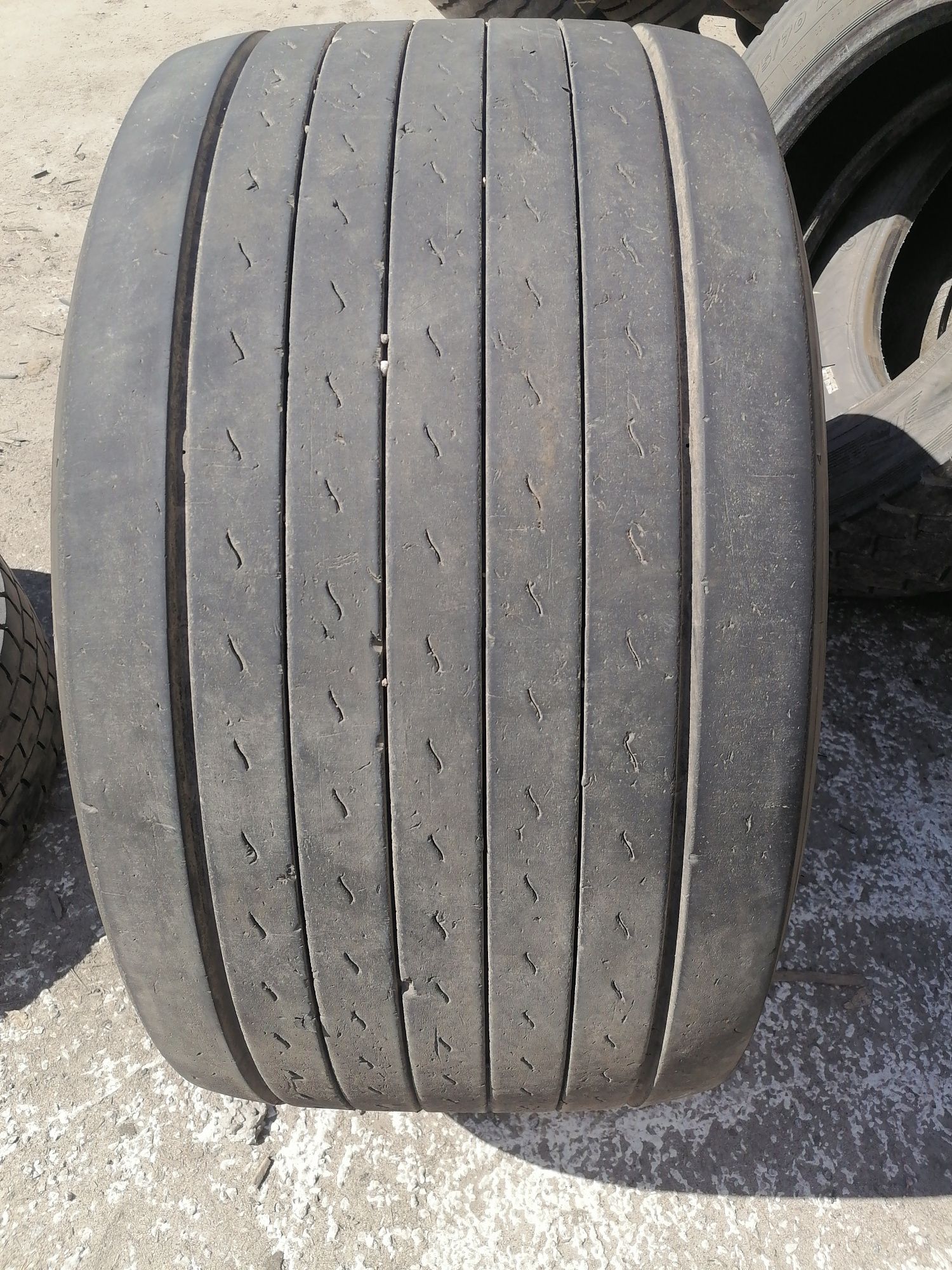 Грузовые шины бу 445/45R19,5 HANKOOK TL 20 .