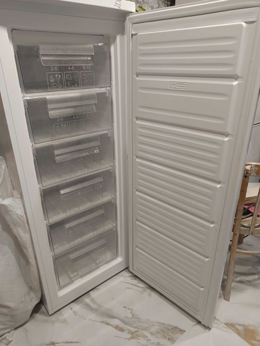 Продам морозильну камеру