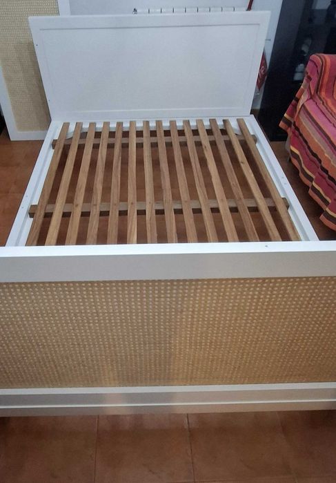 Cama madeira branca e verga