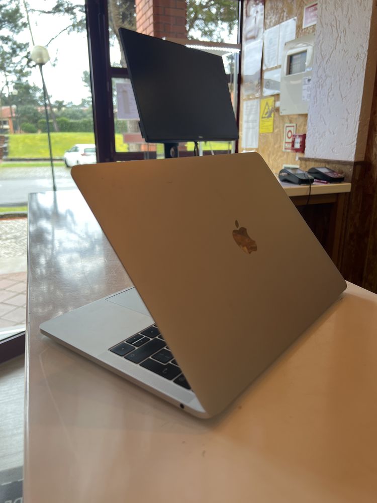 MacBook Pro 2017 i5