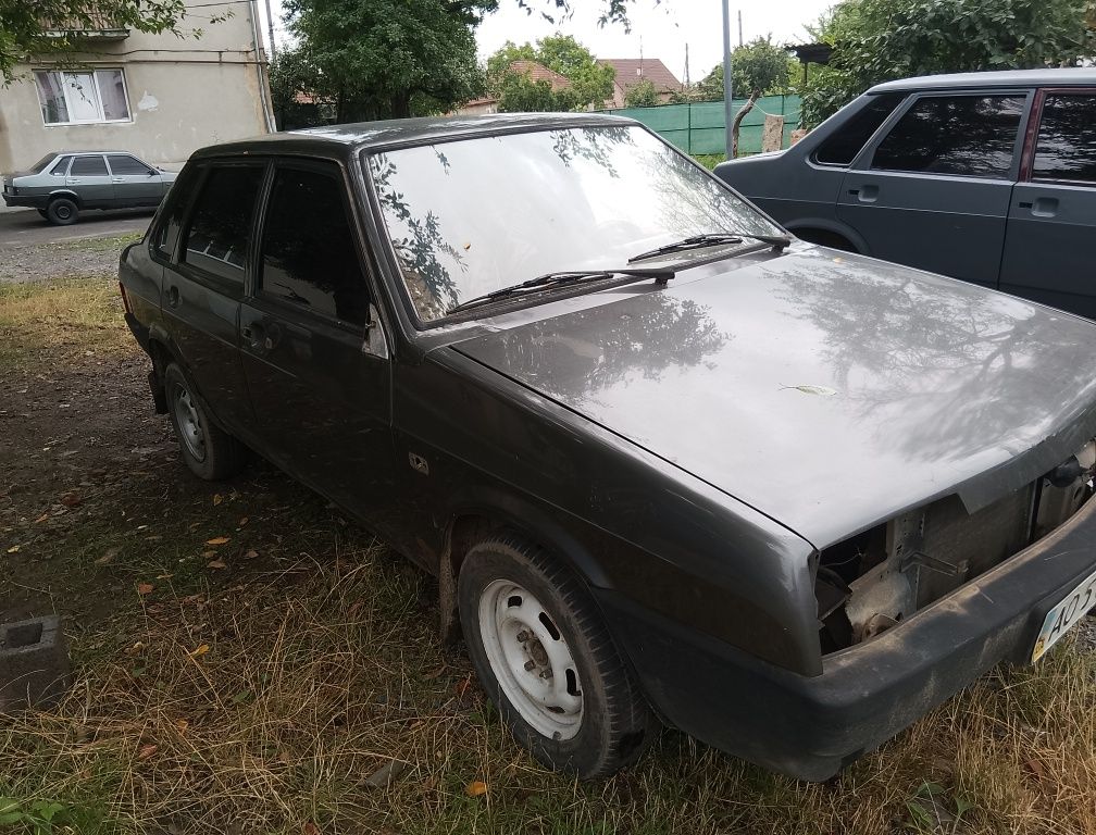 Продам мотор 1*5 карбуратор
