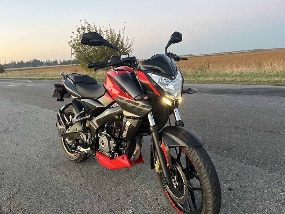 мотоцикл Bajaj Pulsar ns200 (Індія)