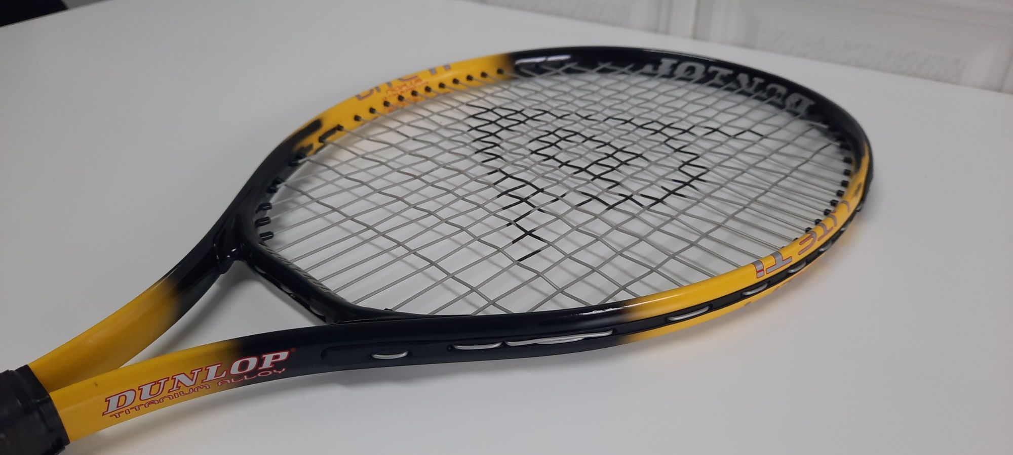 Raquete de Ténis Dunlop 23" (58.5cm) - Júnior