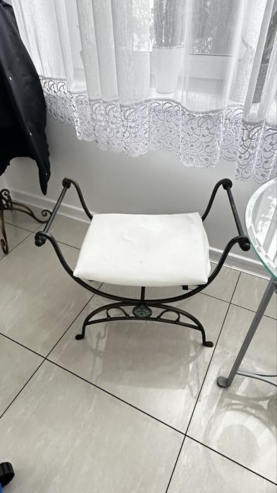 Komplet mebli kutych ze szkłem – konsola, lustro, stolik, krzesła