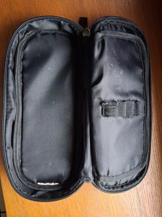 Piornik saszetka czarny w koty