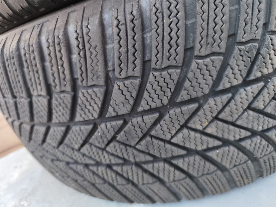 Opony zimowe 245/45R18 Bridgestone 4szt dot2121