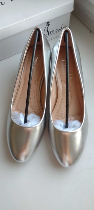 Srebrne czółenka na słupku Nowe