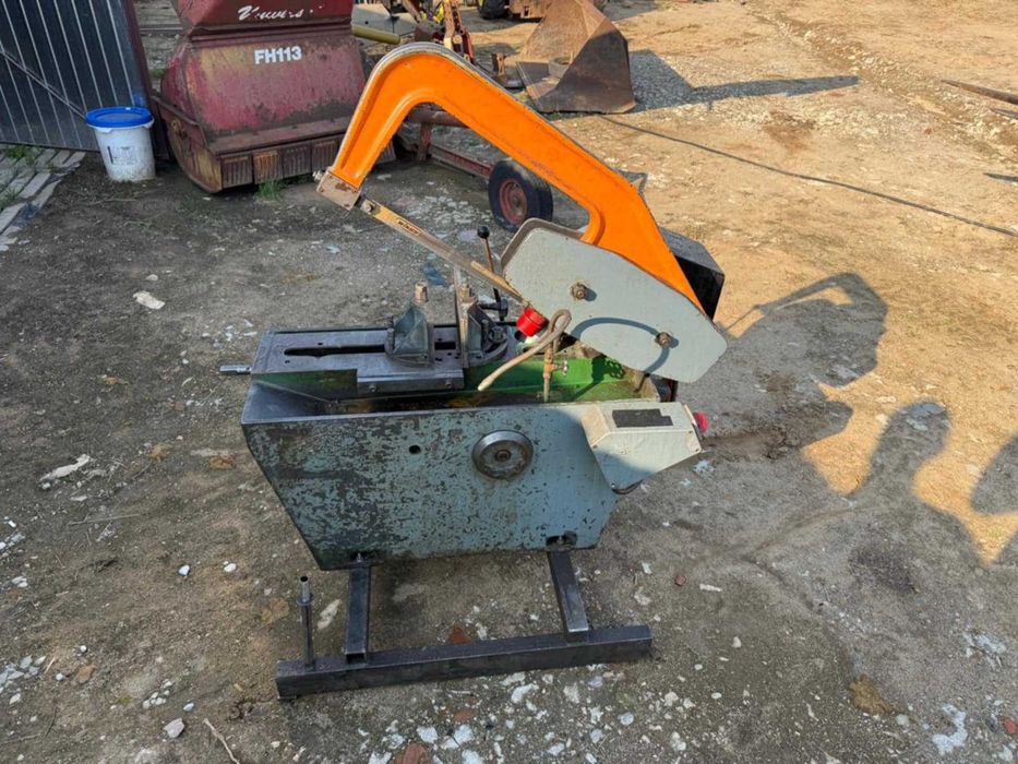 Maszyna do ciencia metalu