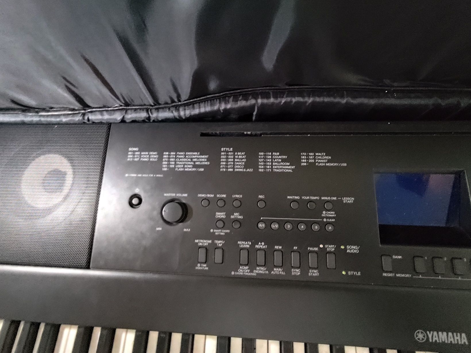 YAMAHA DGX 660 keyboard