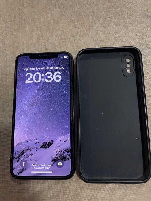 IPhone X 64GB c/ capas e peliculas