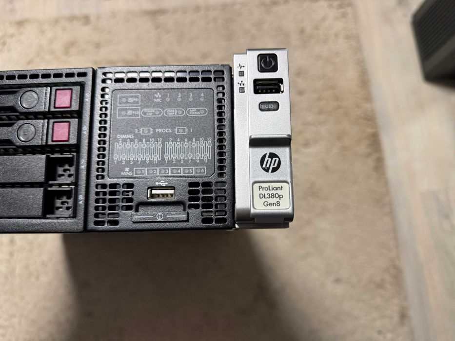 Сервер HP ProLiant DL380p G8 / Xeon E5-2670 / 32GB / SAS / RAID / 2xБП