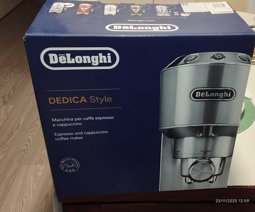 Máquina de café Delonghi nova