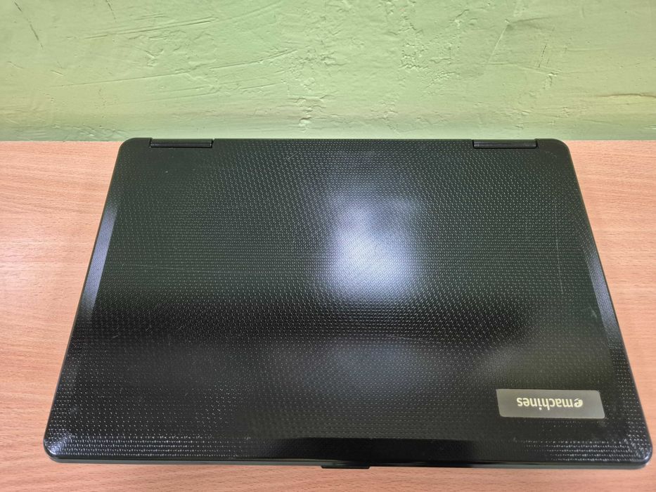 Laptop ACER eMachines E725