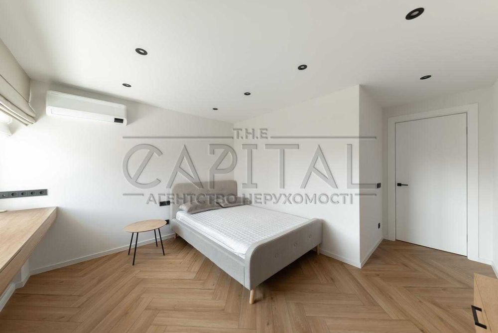 Продаж квартири з дизайнерським ремонтом, 3 спальні, Київ