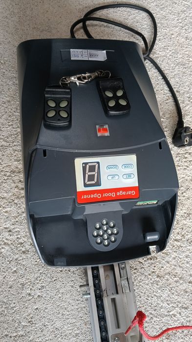 Motor elétrico de portão basculante