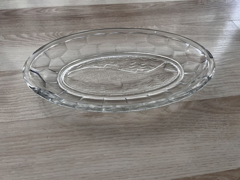 Stara szklana patera z rybą Ząbkowice 28 cm