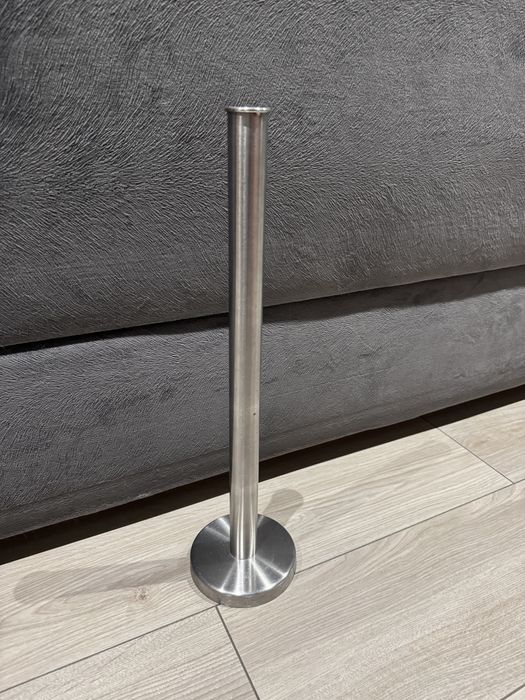 Stojak na papier toaletowy srebrny