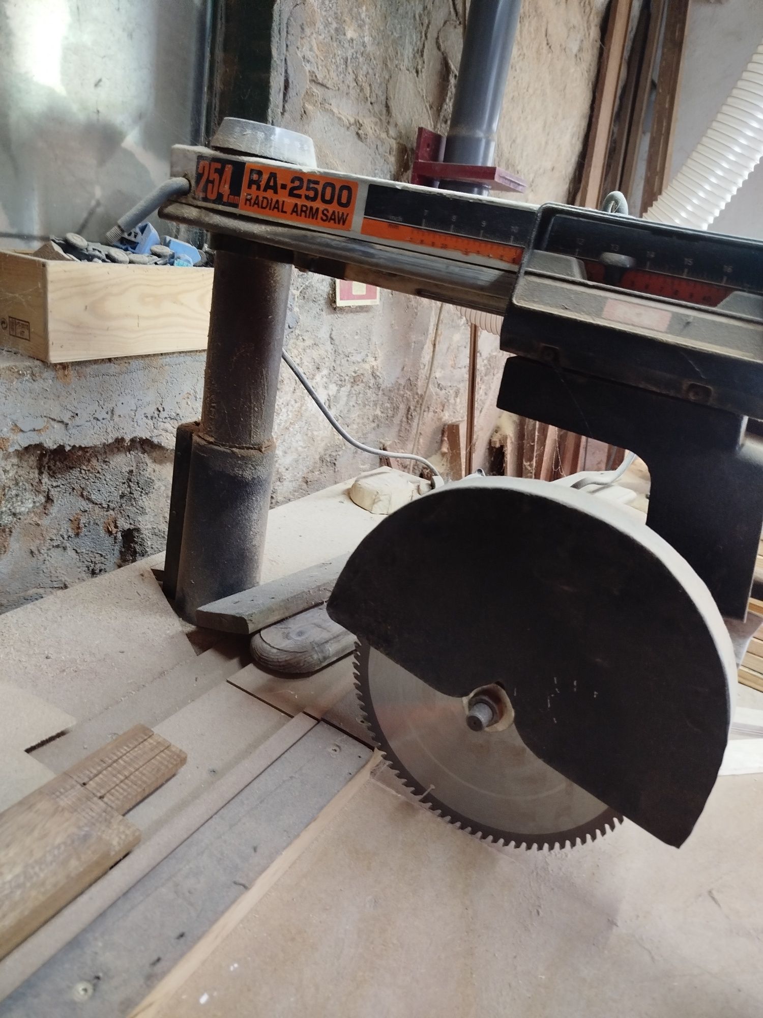 Ryobi Serra Radial RA-2500