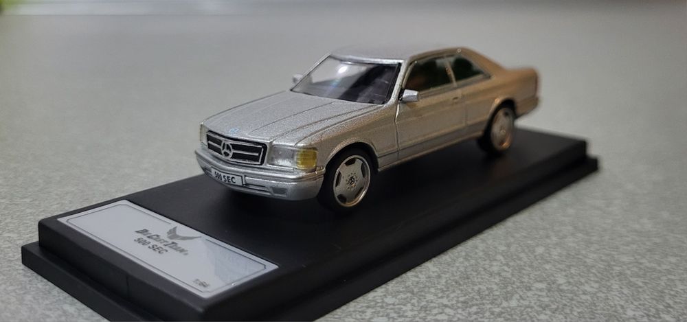 Miniatura 1:64 Mercedes Benz 500 SEC, nowa