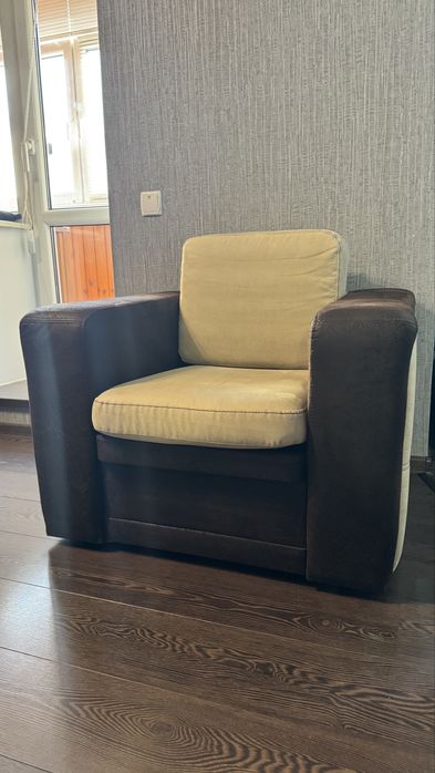 Мʼяке крісло для вітальні