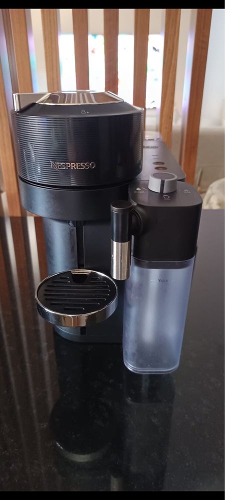 Maquina nespresso vertuo lattissima