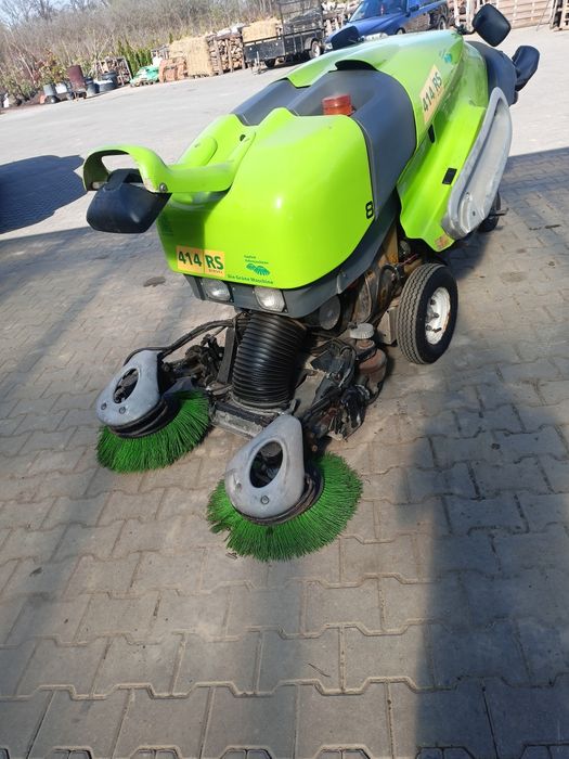 Zamiatarka chodnikowa Green Machine 414 rs