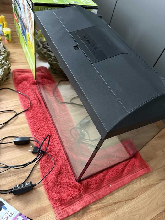 Akwarium Aquael leddy dzień noc 72l i dodatki