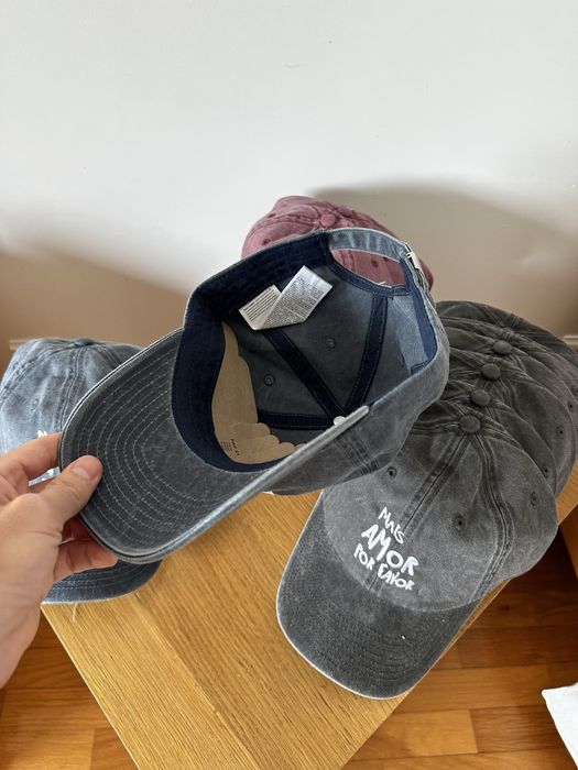 Chapéus Bordados “Mais Amor Por Favor” - Várias cores