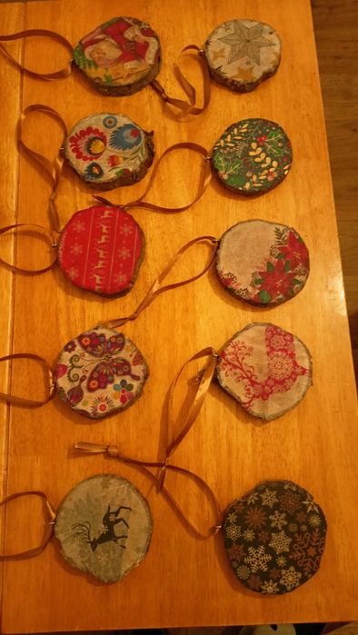 Drewniane zimowe ozdoby choinkowe 10 szt, Olcha, 10,5 cm średnicy