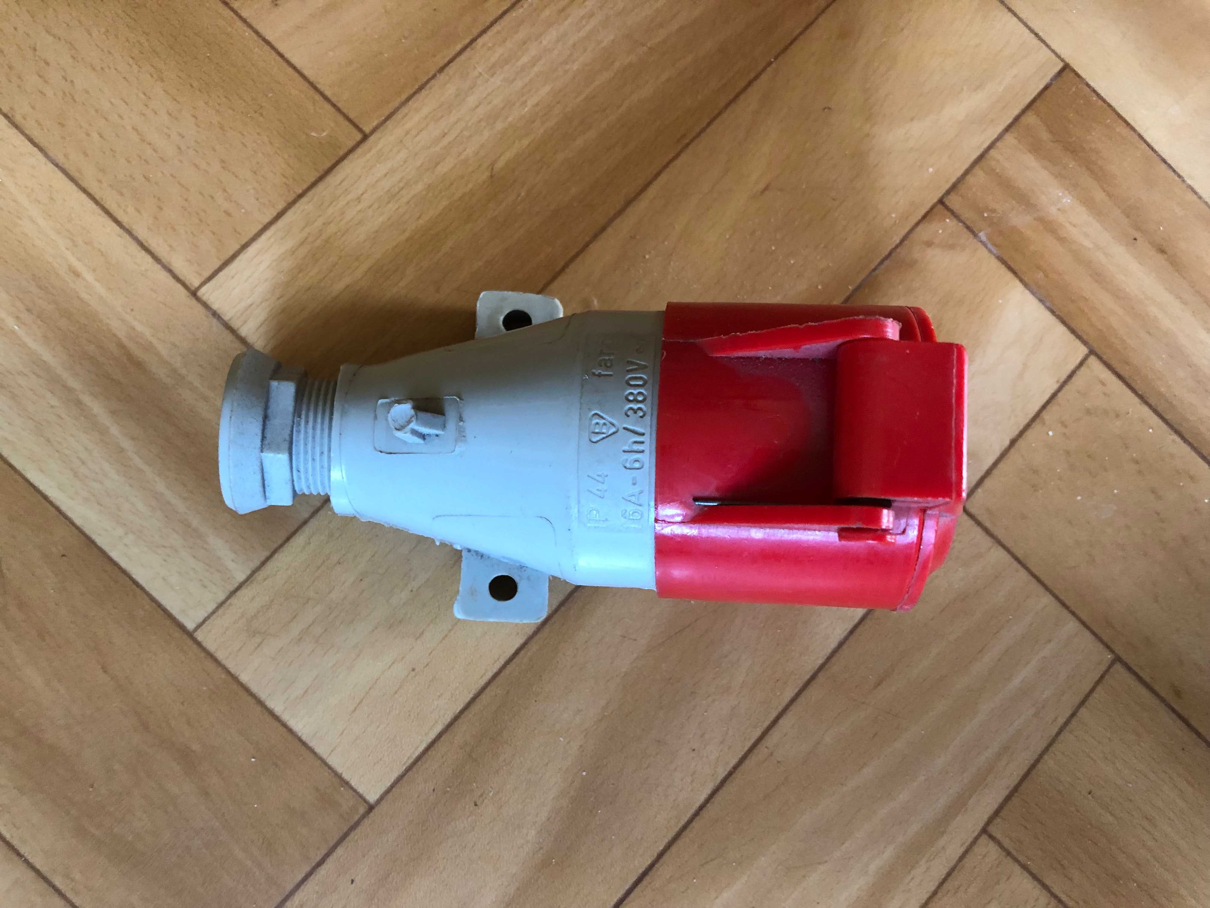 Gniazdo siłowe 380V 32A   ( 380 V 32 A )