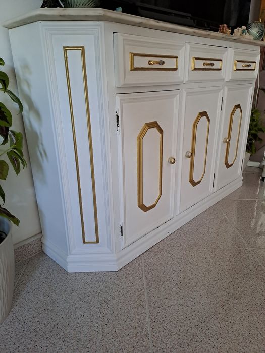 Aparador Branco e Dourado restaurado com mármore