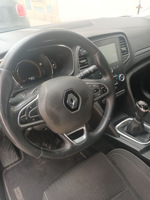 Renault Mégane Sport Tourer 1.5 dCi Zen Ano
Abril / 2018 
(NEGOCIAVEL)