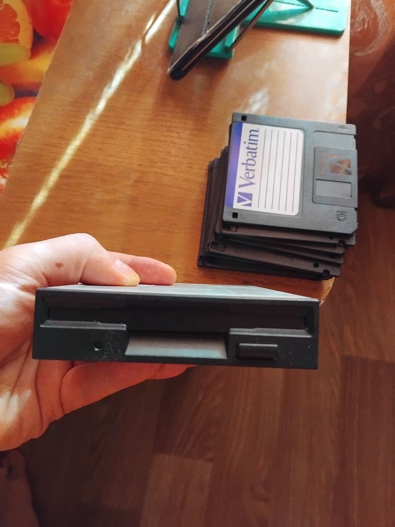 Дискетник Sony + 10 дискет