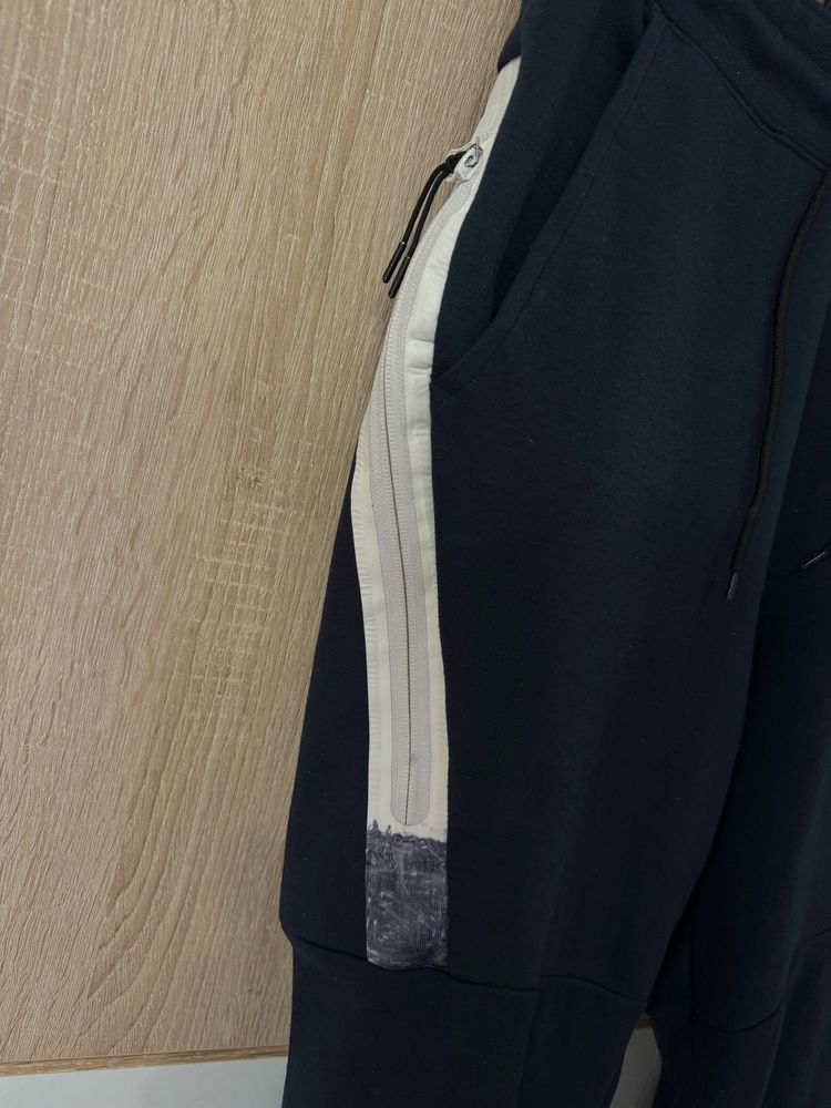 Dresy Nike tech fleece L granatowe logowane spodnie dresowe