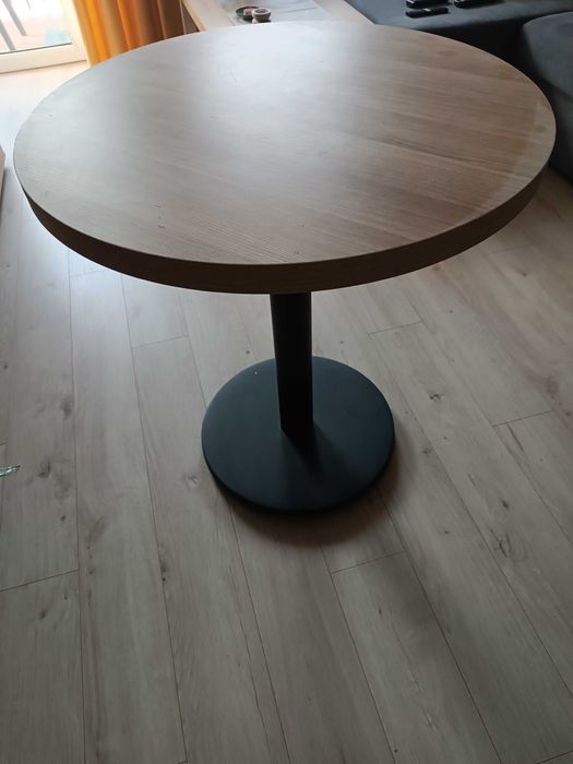 Stół  z okrągłym blatem